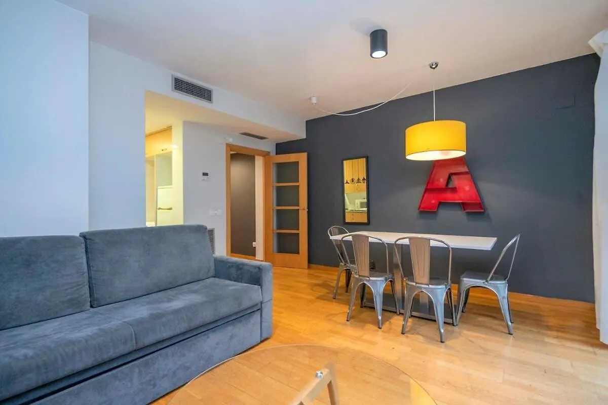 2 Bedroom Duplex Apartment With Balcony 4-3 برشلونة