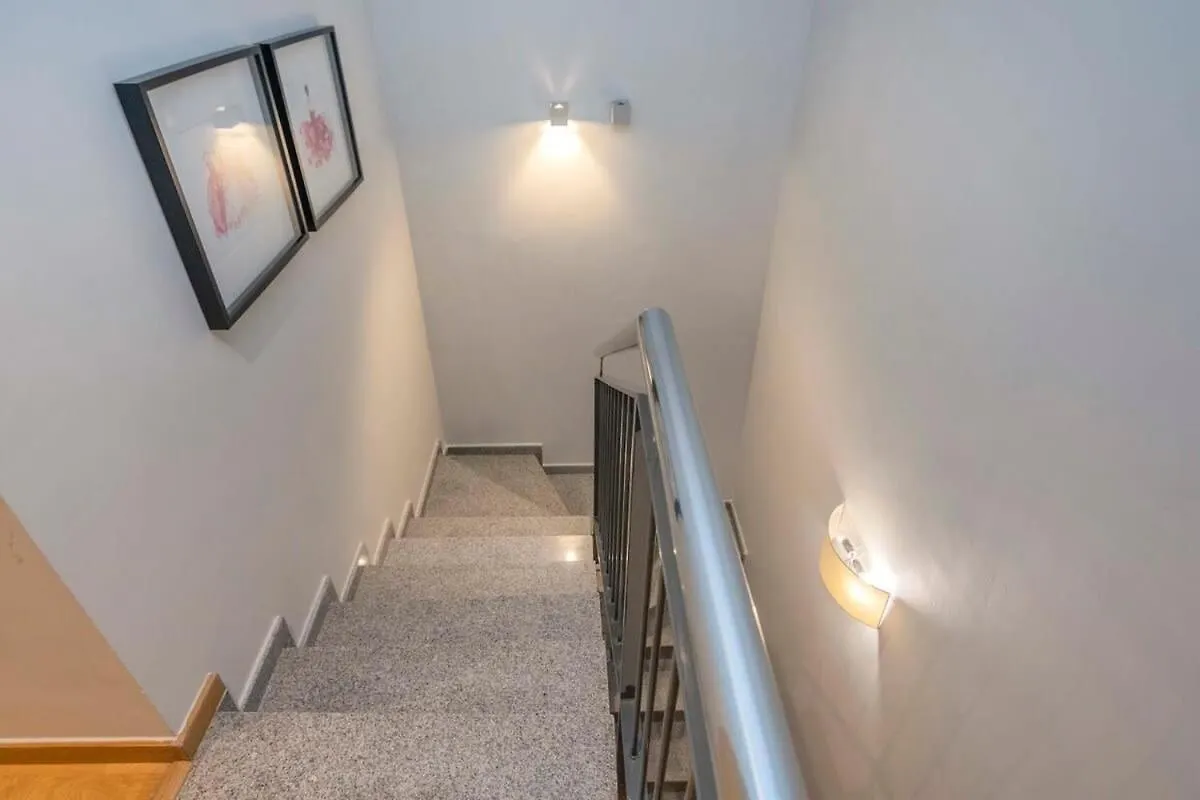 2 Bedroom Duplex Apartment With Balcony 4-3 برشلونة إسبانيا