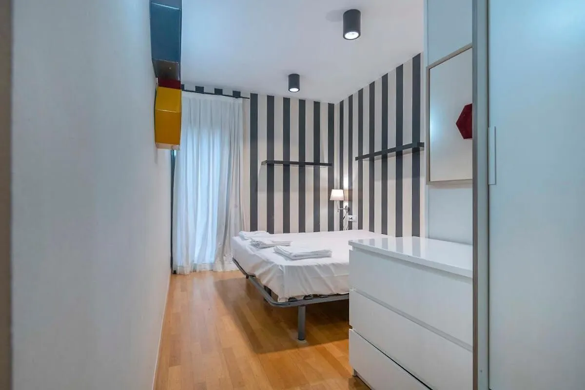 2 Bedroom Duplex Apartment With Balcony 4-3 برشلونة