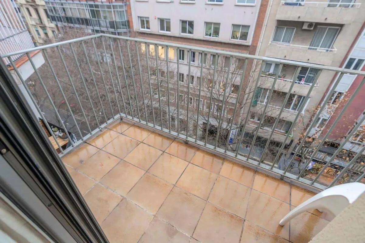 2 Bedroom Duplex Apartment With Balcony 4-3 برشلونة