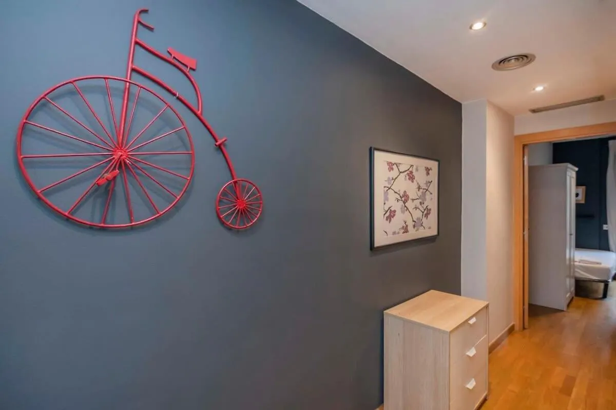 2 Bedroom Duplex Apartment With Balcony 4-3 برشلونة