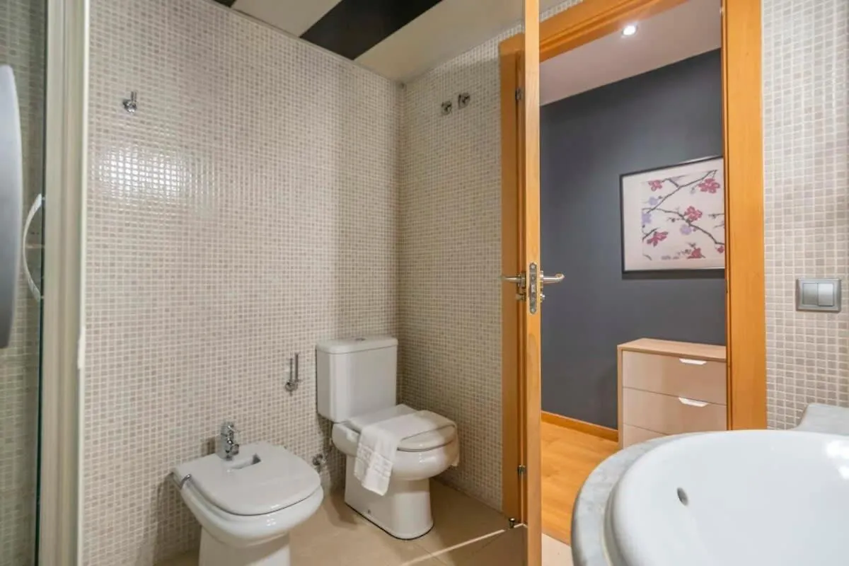2 Bedroom Duplex Apartment With Balcony 4-3 برشلونة